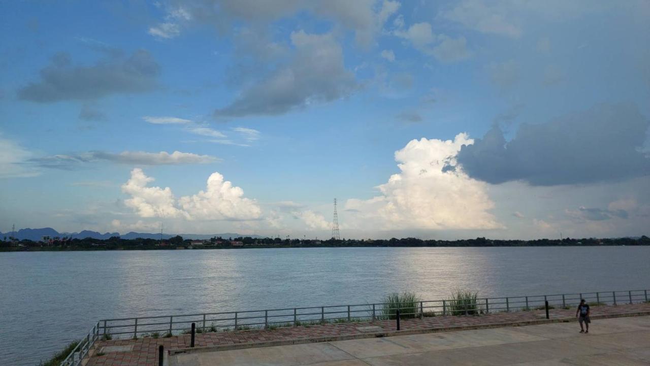 Happy Space วิลล่าทั้งหลัง 2นอน 2น้ำ ฟรี Wifi จอดรถ Nakhon Phanom Εξωτερικό φωτογραφία
